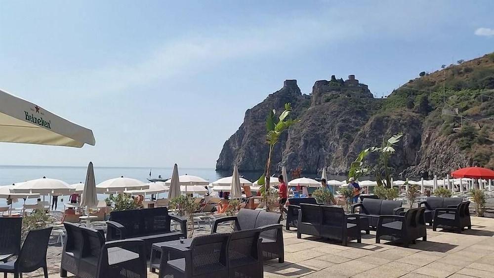 伊莱酒店 SantʼAlessio Siculo 外观 照片