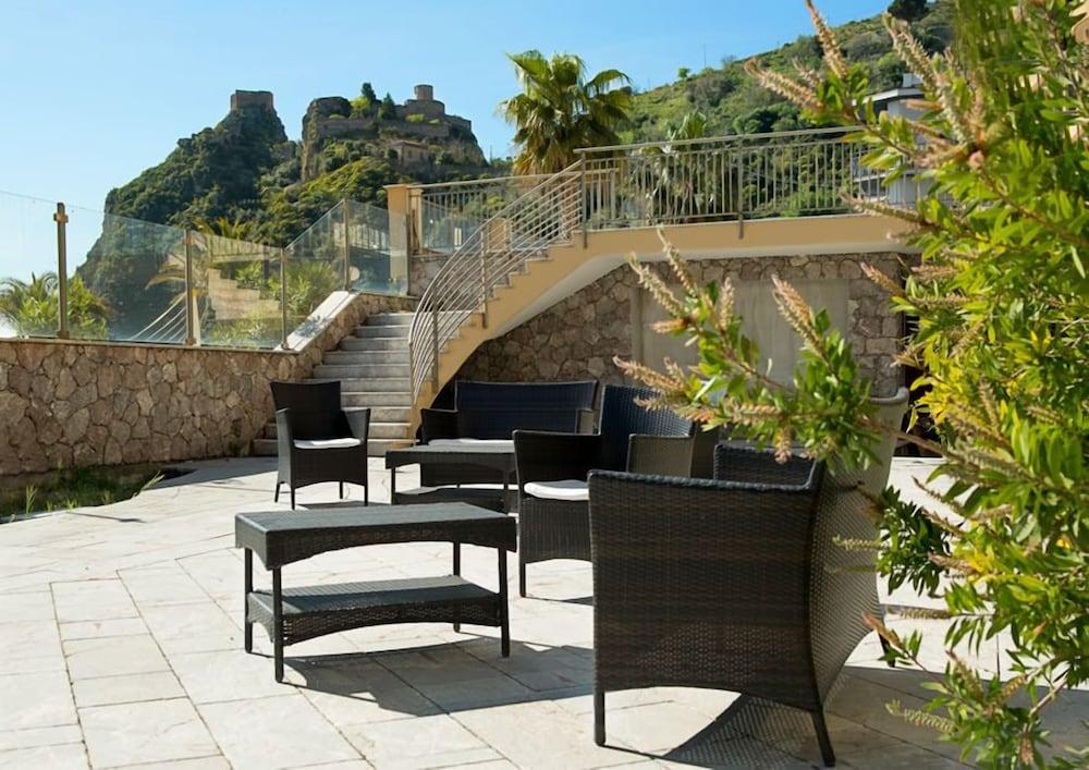 伊莱酒店 SantʼAlessio Siculo 外观 照片