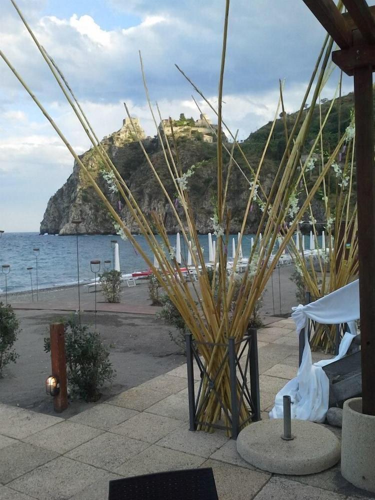 伊莱酒店 SantʼAlessio Siculo 外观 照片