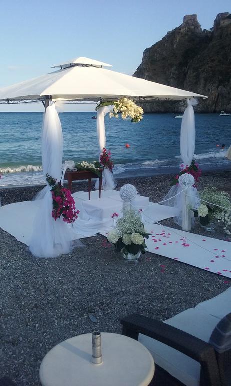伊莱酒店 SantʼAlessio Siculo 外观 照片