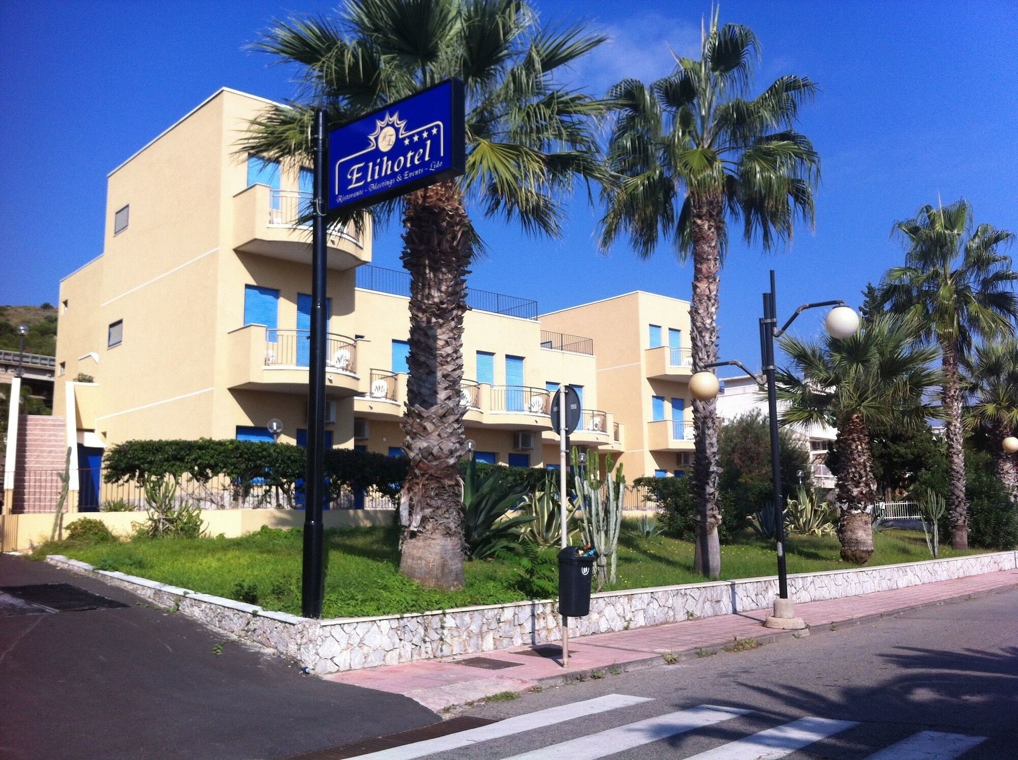 伊莱酒店 SantʼAlessio Siculo 外观 照片